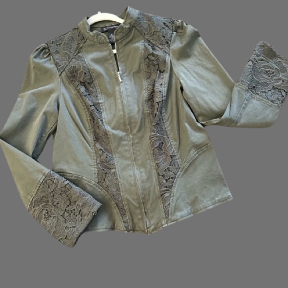 Stylish I.N.C. Puffed-Shoulder Lace-Contrast Jacket in Green | Medium - Picture 7 of 7